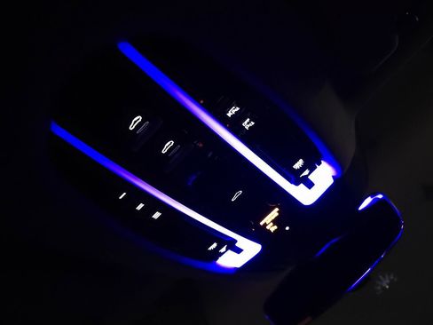 Used 2023 Porsche Cayenne Platinum Edition image 61