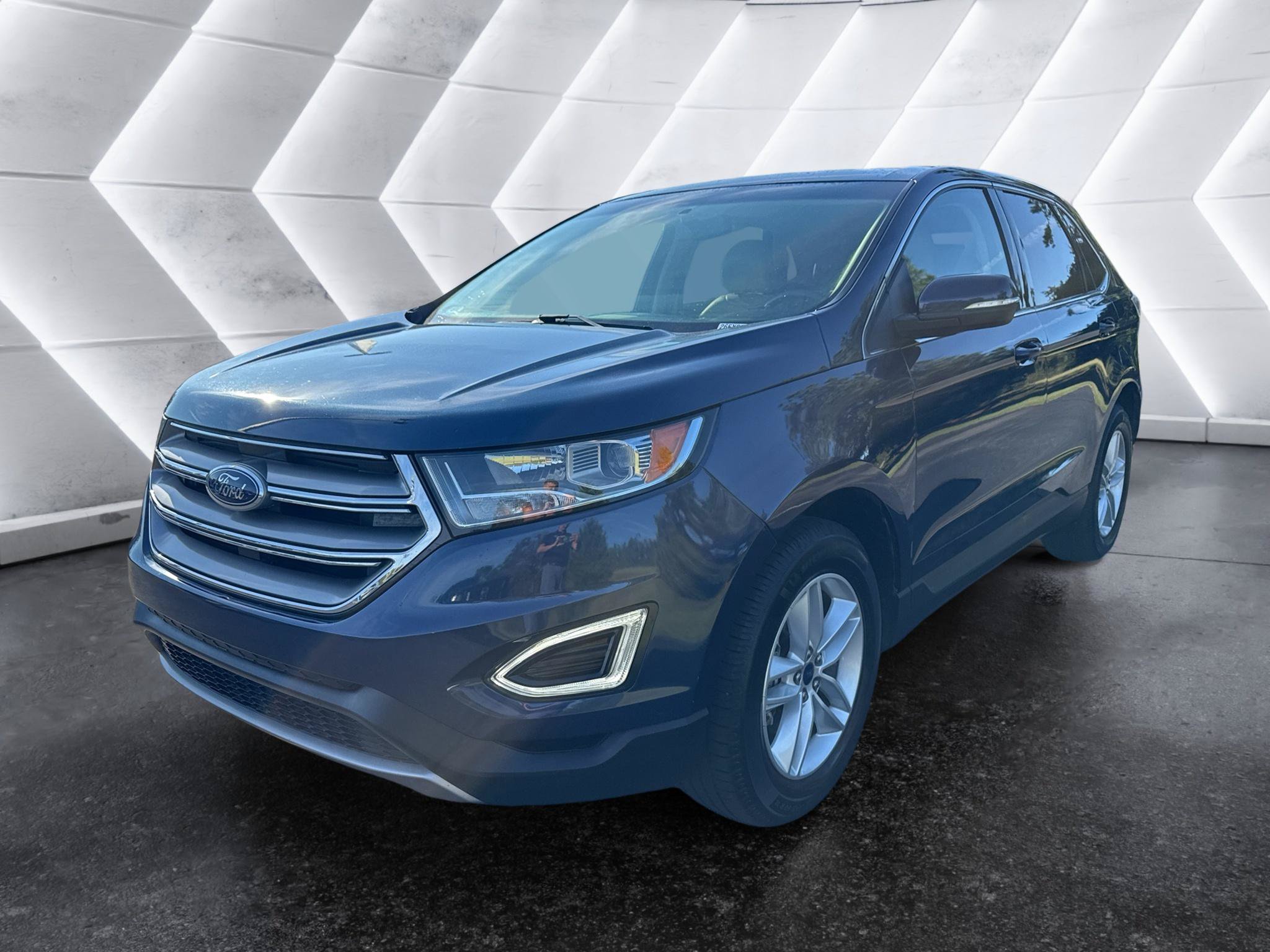 Used 2017 Ford Edge SEL w/ Equipment Group 201A FWD image 3