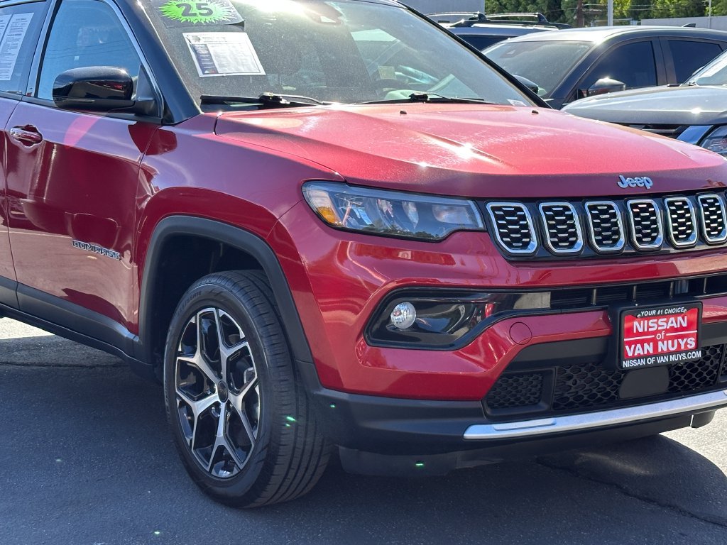 Used 2025 Jeep Compass Limited AWD/4WD image 10