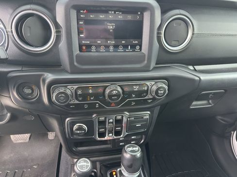 Used 2018 Jeep Wrangler Unlimited Sahara w/ Cold Weather Group image 18