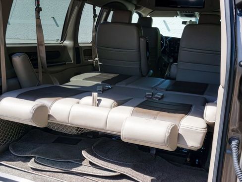 Used 2017 Chevrolet Express 2500 RWD image 40