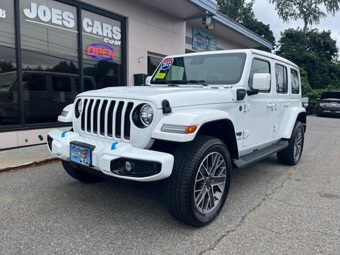 Used 2022 Jeep Wrangler Unlimited Sahara AWD/4WD image 5