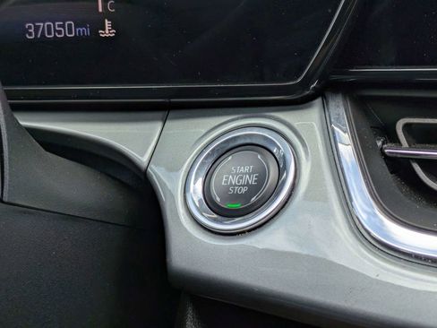 Used 2025 Chevrolet Trax LT w/ LT Convenience Package FWD image 27