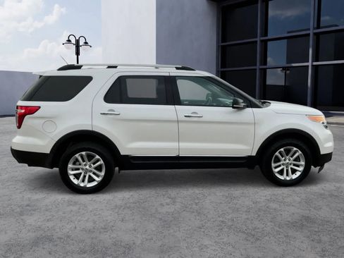 Used 2014 Ford Explorer XLT w/ Equipment Group 202A AWD/4WD image 6