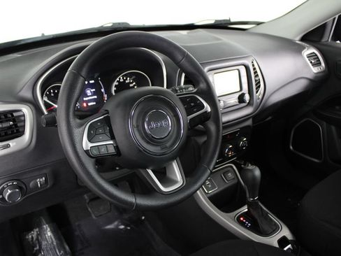 Used 2018 Jeep Compass Sport FWD image 17
