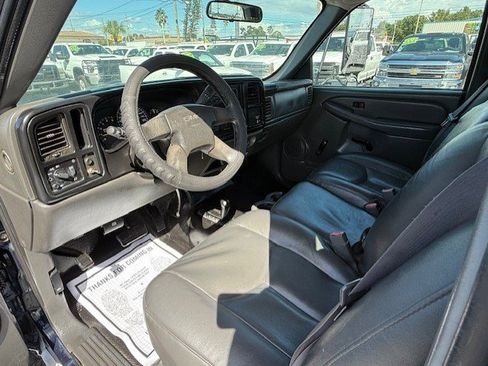 Used 2006 GMC Sierra 3500 W/T w/ Heavy-Duty Power Package image 12