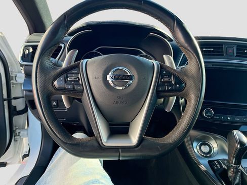 Used 2022 Nissan Maxima SR w/ Sport Mat Group FWD image 11