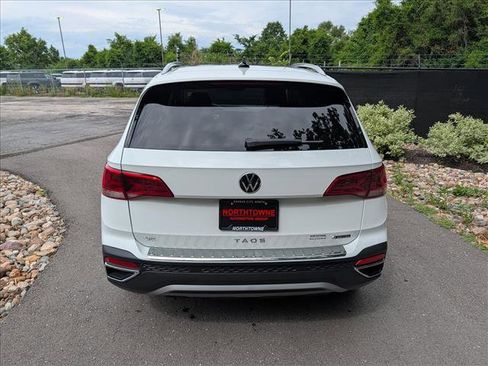 Used 2023 Volkswagen Taos SE w/ Panoramic Sunroof Package AWD/4WD image 4