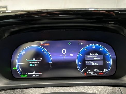 Used 2023 Toyota Crown AWD/4WD image 9
