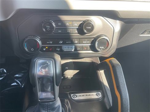 Used 2023 Ford Bronco Badlands image 15