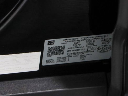Used 2024 GMC Yukon XL AT4 w/ Technology Package AWD/4WD image 38
