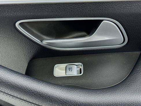 Used 2024 Mercedes-Benz GLE 350 4MATIC image 28