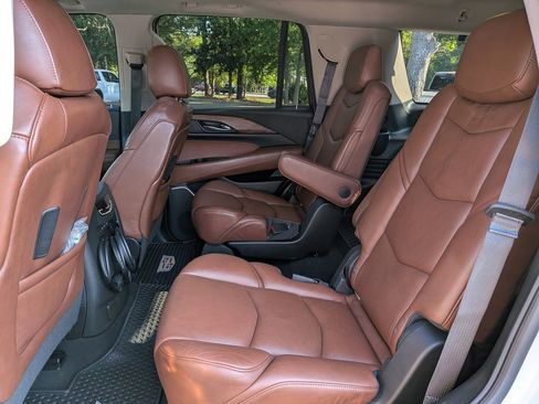 Used 2019 Cadillac Escalade Premium Luxury RWD image 17