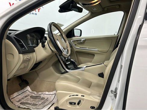 Used 2016 Volvo XC60 T5 Premier image 7