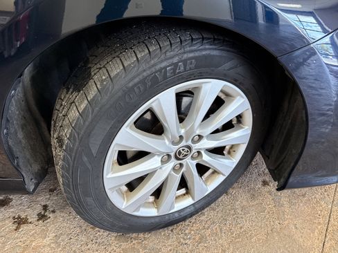 Certified 2020 Toyota Camry LE image 11