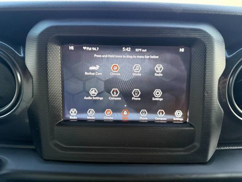 Used 2020 Jeep Gladiator Sport image 13