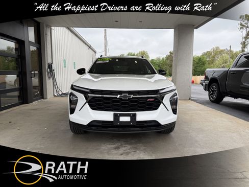 Used 2024 Chevrolet Trax RS w/ Sunroof Package FWD image 3
