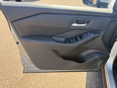 Certified 2025 Nissan Rogue SV FWD image 15