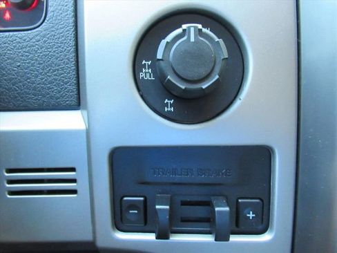 Used 2014 Ford F150 FX4 w/ Equipment Group 402A Luxury AWD/4WD image 26