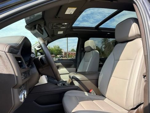 Used 2023 GMC Yukon XL SLT AWD/4WD image 24