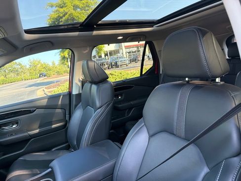 Used 2023 Honda Pilot Touring image 9