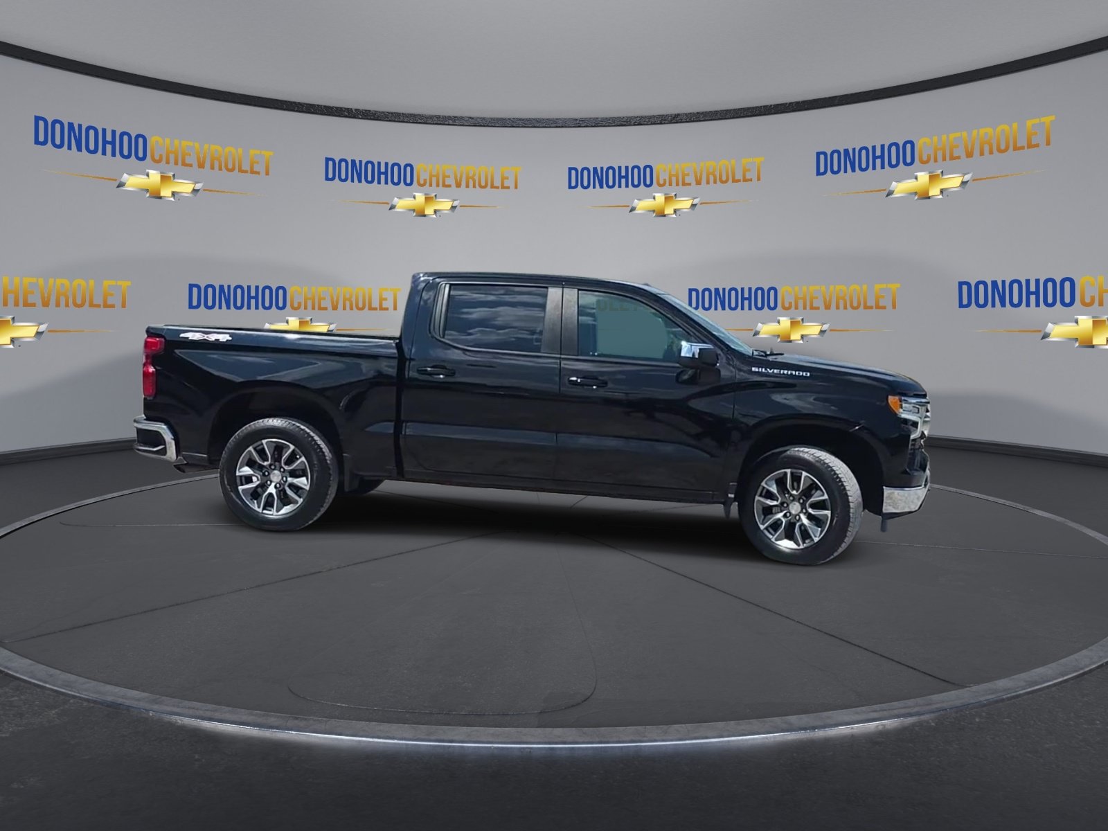 Used 2024 Chevrolet Silverado 1500 LT AWD/4WD image 5