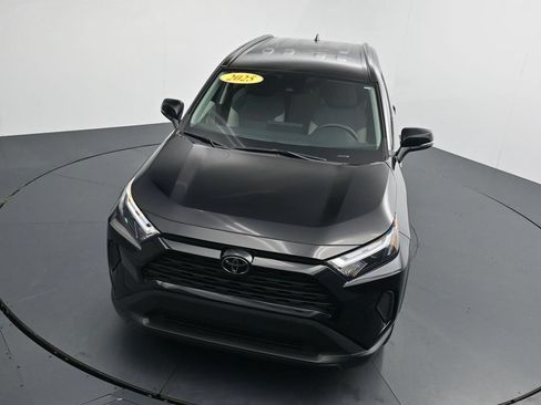 Used 2025 Toyota RAV4 XLE AWD/4WD image 25