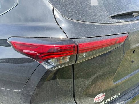 Used 2023 Toyota Highlander XLE image 8