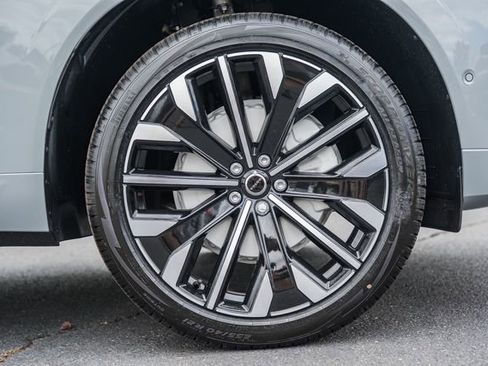 New 2026 Volvo XC60 B5 Ultra w/ Protection Package Premier AWD/4WD image 18