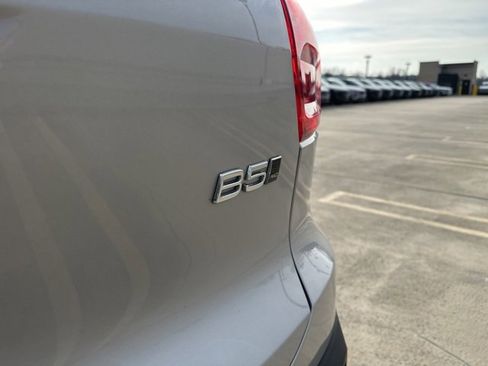 Certified 2025 Volvo XC40 B5 Plus image 38