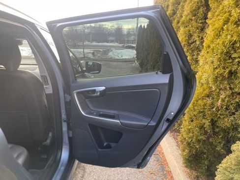 Used 2017 Volvo XC60 T6 Dynamic w/ Advanced Package image 25