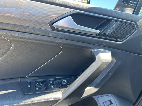 Used 2022 Volkswagen Tiguan SE image 16