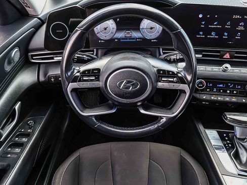 Used 2023 Hyundai Elantra SEL w/ Convenience Package FWD image 17