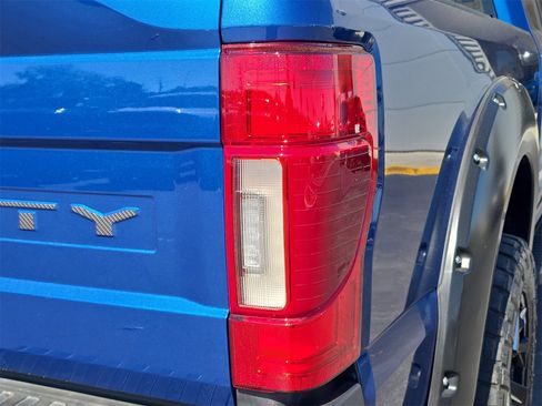 Used 2022 Ford F250 Lariat w/ Black Appearance Package image 6