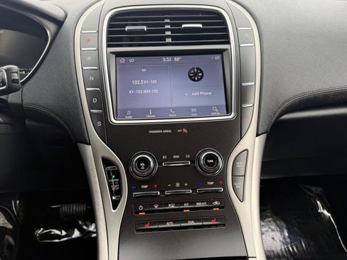 Used 2020 Lincoln Nautilus Premier AWD/4WD image 31