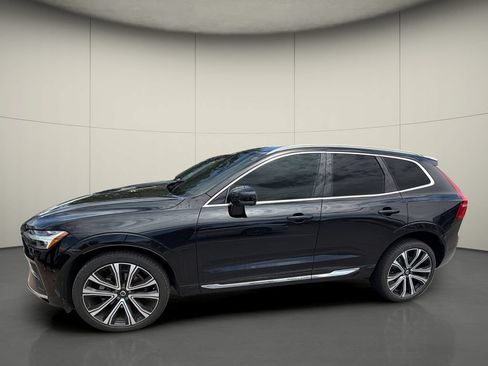 Used 2023 Volvo XC60 B5 Ultimate w/ Climate Package FWD image 3