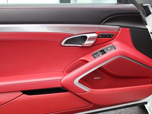 Used 2017 Porsche 911 Targa 4S image 13