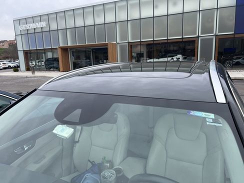 Used 2020 Volvo XC60 T5 Momentum w/ Protection Package image 6