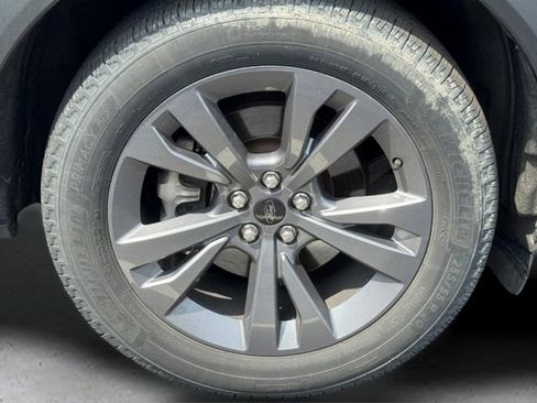 Used 2023 Ford Explorer XLT w/ Equipment Group 202A AWD/4WD image 17