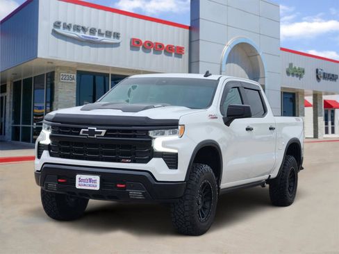 Used 2024 Chevrolet Silverado 1500 LT Trail Boss AWD/4WD image 2