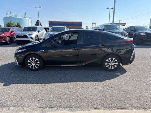 Used 2021 Toyota Prius Prime XLE w/ Carpet Mat Package (TMS) FWD image 3