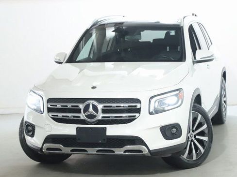 Used 2022 Mercedes-Benz GLB 250 4MATIC image 3
