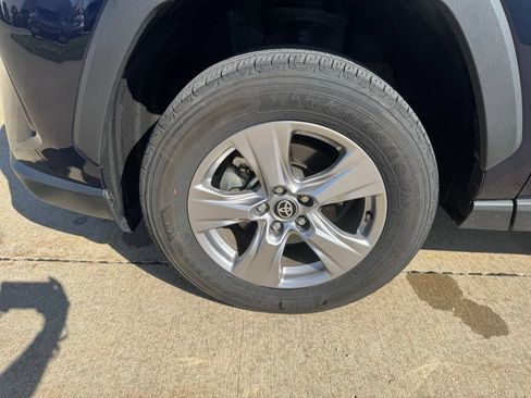 Used 2025 Toyota RAV4 XLE AWD/4WD image 73