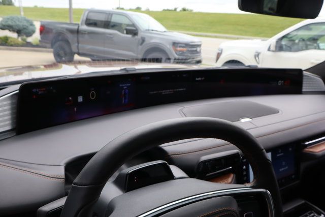 Used 2025 Lincoln Navigator Black Label AWD/4WD image 18