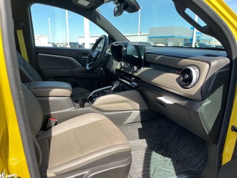 Used 2023 Chevrolet Colorado ZR2 w/ ZR2 Convenience Package III image 9