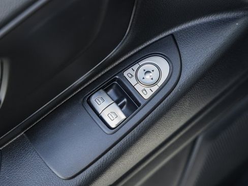 Used 2018 Mercedes-Benz Metris Passenger image 28