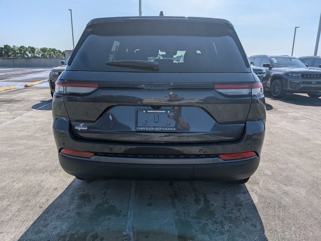New 2026 Jeep Grand Cherokee Altitude RWD image 5