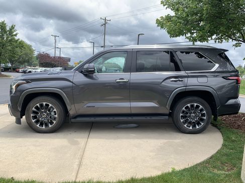 Used 2024 Toyota Sequoia Limited AWD/4WD image 7