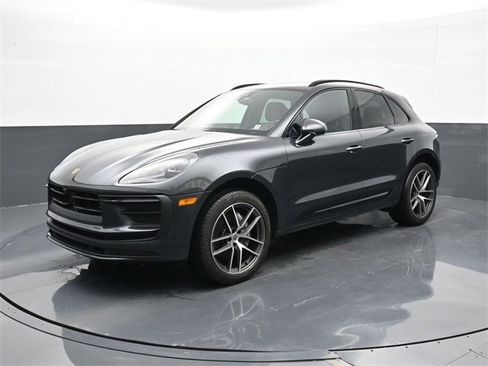 Used 2025 Porsche Macan image 1