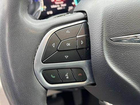 Used 2023 Chrysler Pacifica Touring-L FWD image 30